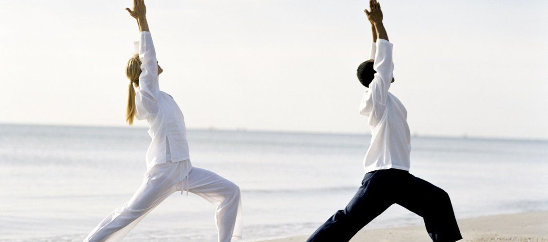 Урок йоги для двоих